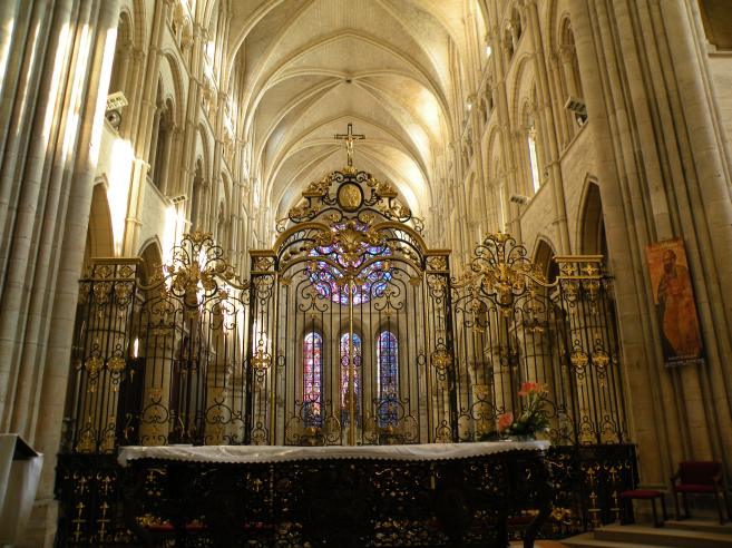  grille en fer forgé avec dorure (cathédrale)